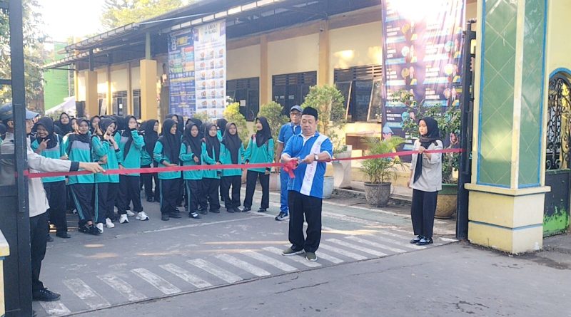 SMKN 1 Bangil Gelar Jalan Sehat Meriah Sebagai Penutupan MPLS Ramah 2025