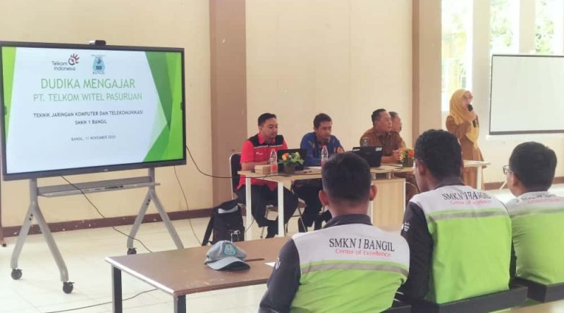 Telkom Witel Pasuruan Hadirkan Wawasan Industri untuk Siswa TJKT