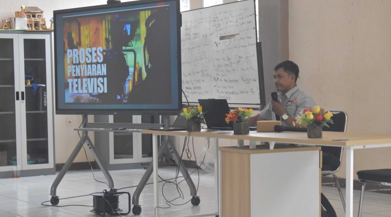 JTV Malang Berbagi Ilmu Penyiaran di SMKN 1 Bangil